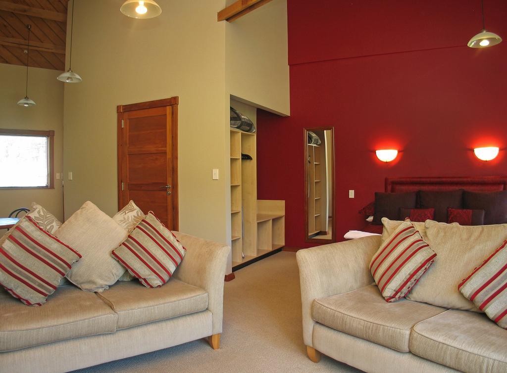 Silverstream Retreat Лоуэр-Хатт Экстерьер фото