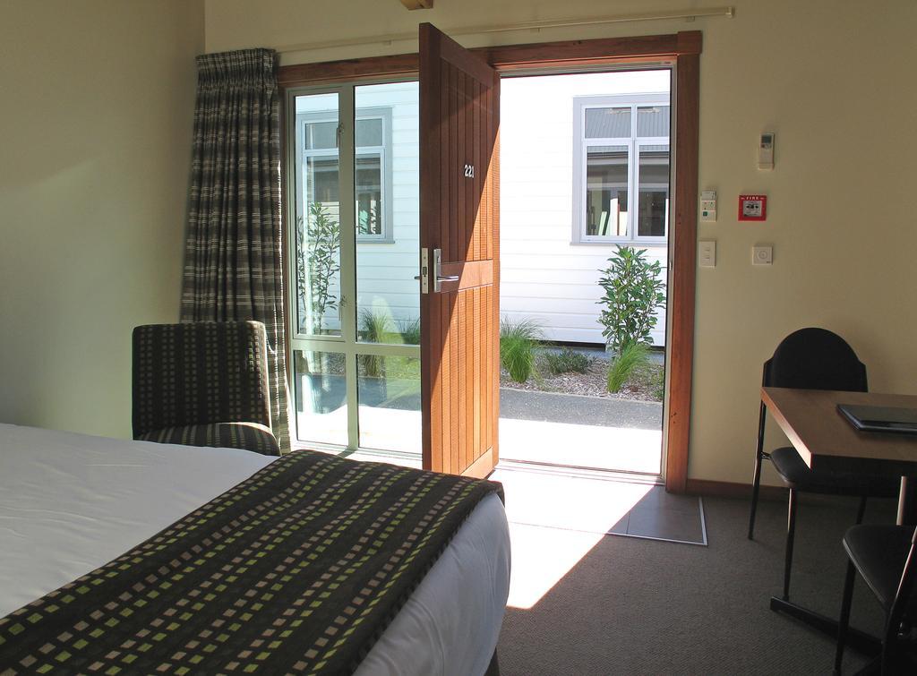 Silverstream Retreat Лоуэр-Хатт Экстерьер фото